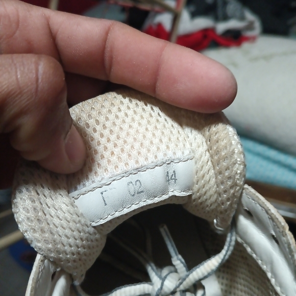 LV trailhead sneaker,size 10, orange &gold - Picture 6 of 7